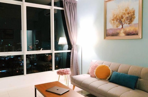 Kampung Sembulan Baru Apartment | Morning Tiffany/Opposite IMAGO/KK City Center