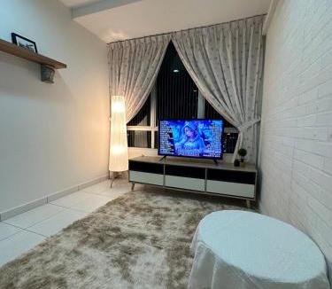 Taman Mount Austin Apartment | Mount Austin Akademik 2 parking spaces 3 double beds