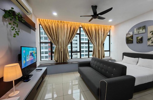 Taman Mount Austin Apartment | Mount Austin Homestay,1-4 Pax, 5 mins to IKEA TOPPEN AEON Tebrau HSA FREE WIFI and NETFLIX