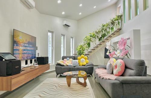 Taman Mount Austin House | Mount Austin Landed Homestay 16pax Karaoke Jacuzzi BBQ by Stayrene