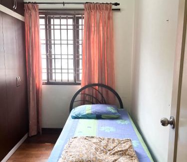 Sabak Aur Apartment | Muar Homestay [Located at Sabak Awor Seafood Court]
