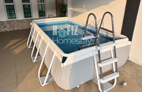 Malacca City House | NAFIZ Pool Homestay Melaka - Fully AC 4 Rooms with 3 Toilets, PS4