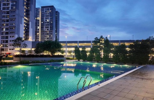 Ijok Apartment | Nawra Homestay Mus-lim Puncak Alam With Swimming Pool