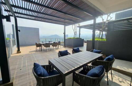Kuala Lumpur Apartment | Neu Suites Near Gleneagles 10 minutes to KLCC