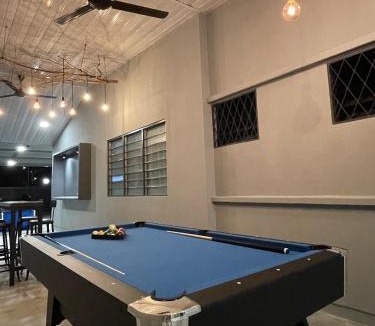 George Town House | -NEW- 22Pax 5R4B V KTV,KID'S POOL,POOL TABLE NEAR USM,LWE HOSPITAL,SPI ARENA