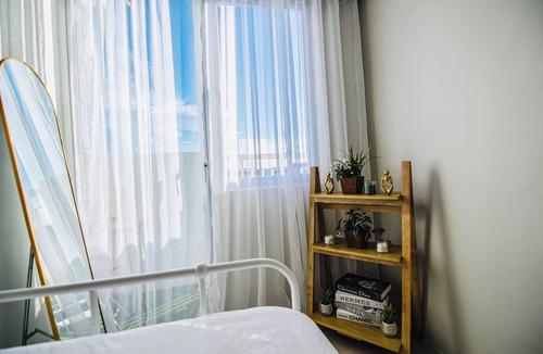 San Dionisio Condo | New 2BR w/Pool, fast Wifi, Netflix, Fitness area and near NAIA & SM