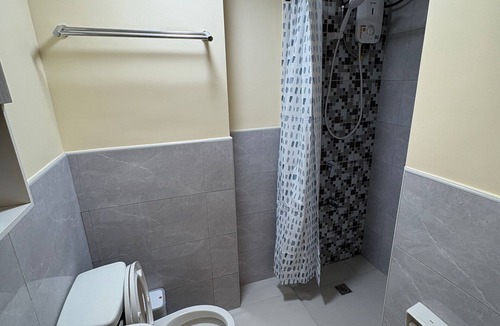 Barangay 32 Apartment | New Bachelor's Pad across Ateneo Uni with free fast Wi-fi, AC room, hot shower