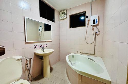 Tanjung Tokong House | (New) Beachside Antique Villa@14 pax