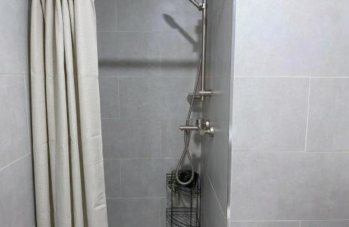 Bakilid Apartment | New Cozy STUDIO, walk to SM Mall, Pool, WiFi