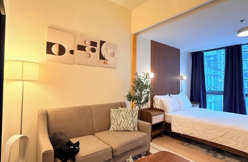 Bonifacio Global City Condo | NEW! Cozy & Stylish 350Mbps near Uptown Mall, Taguig BGC BackHome1