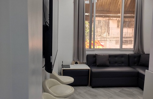 Santa Cruz Apartment | New Furn 1 Br/1 Bath/Kitchen, Manila-Univ Belt, AC, Hot water, Wifi, Netflix -u2