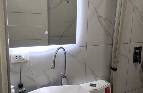 Santa Cruz Apartment | New Furn 1 Br/1 Bath/Kitchen, Manila-Univ Belt, AC, Hot water, Wifi, Netflix -u2