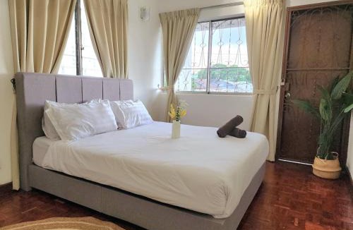 Petaling Jaya House | NEW! Landed Home in Damansara Jaya for up to 15pax 1 mins to Atria ,1 Utama,TTDI