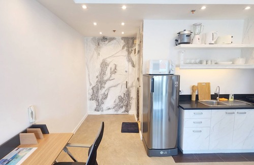 Lapu-Lapu Condo | New Lux. 1 BR Condo - 2 Pools, Gym, woow seaviews, Beach, Tours behind Newtown