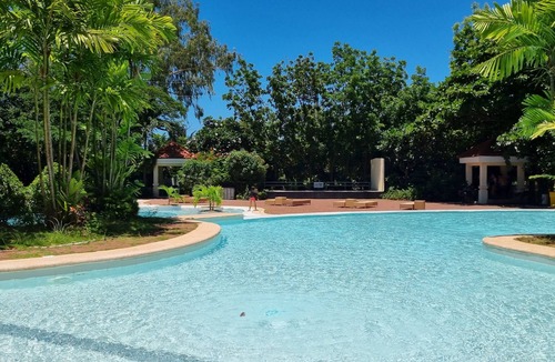 Lapu-Lapu Condo | New Lux. 2 BR Condo - 2 Pools, Gym, woow seaviews, Beach, Tours behind Newtown