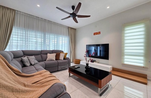 Mantin House | NEW Mantin 2 Storey Homestay 4R4B 19 people