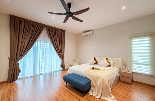 Mantin House | NEW Mantin 2 Storey Homestay 4R4B 19 people
