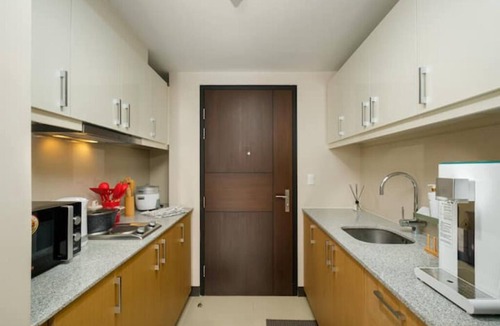 Taguig Condo | New & Modern Uptown BGC 1BR 4pax