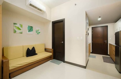 Taguig Condo | New & Modern Uptown BGC 1BR 4pax