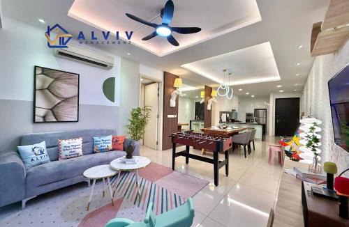 Bunga Paya Pantai Apartment | NEW! The Shore Residences 3BR Luxury I Direct access to Shopping I 6-10pax I 10minsJonker