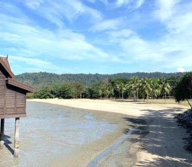 Padang Matsirat House | Newly Furbished Studio Seavilla for 4pax
