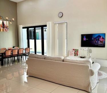 Kampung Alor Bangsa House | Newly Renovated Modern&Spacious 17pax Semi-D