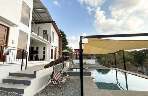 San Jose House | Neyz Farmyardz | Whole House
