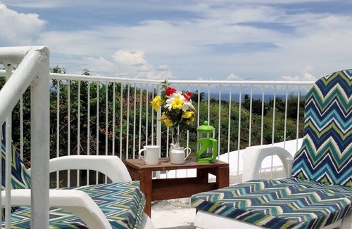 Zamboanguita Apartment | Nicely appointed studio in charming Zamboanguita with AC, WiFi