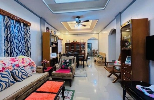 Culaba House | Nimrod's Cafe - Airconditioned Queen Beds with Starlink Wi-Fi