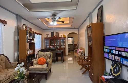 Culaba House | Nimrod's Cafe - Airconditioned Queen Beds with Starlink Wi-Fi