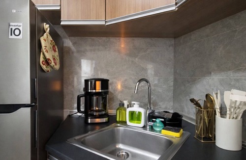 Lahug Apartment | Noirwood Studio | IT Park Pool + Fast WiFi