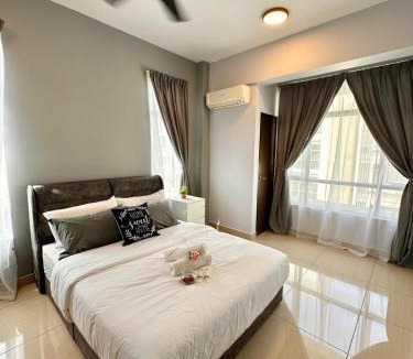 Taman Mount Austin Apartment | Nordic Industrial Style Austin Height 5-8pax