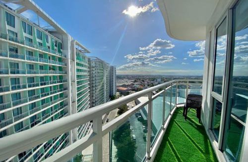 Santa Cruz Hotel | Nordic Inspired Corner Unit in Azure Urban Resort 1700 Residences