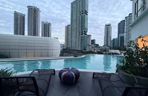 Mandaluyong Hotel | Novotel Suites Acqua w/City View