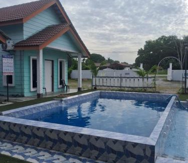 Sungai Baru Tengah House | NS Rainbow Cottage Private Pool Pengkalan Balak Tanjong Bidara