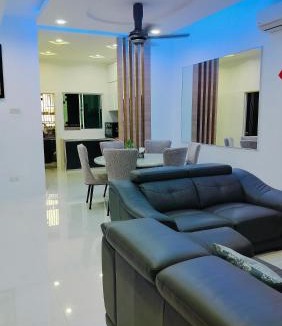 Kampung Shee Tan Apartment | Nyaman Sweet Home 5 bedroom 5 bathroom 18pax