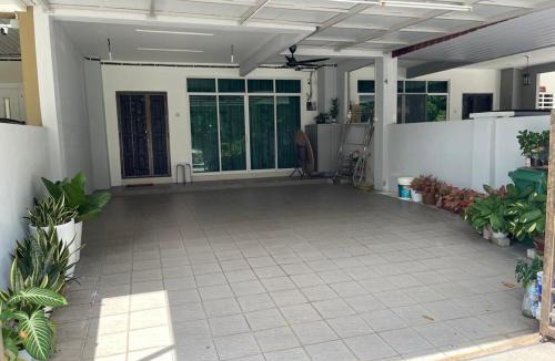 Kampung Shee Tan Apartment | Nyaman Sweet Home 5 bedroom 5 bathroom 18pax