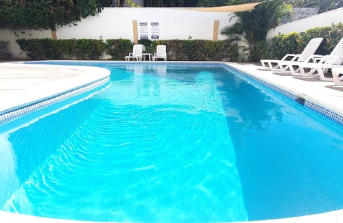 Costambar Apartment | Ocean Breeze 2BR Apt 50m to Beach Pool & AC