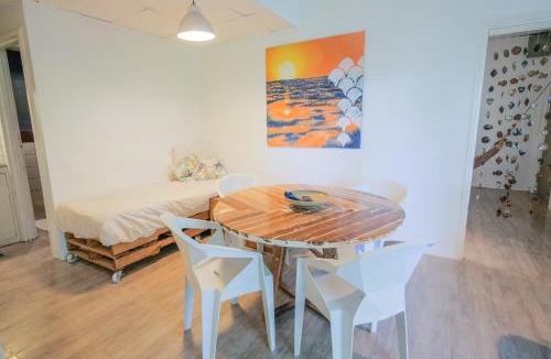 Morong Apartment | OCEAN Nest with Self-Service Breakfast - AC, Monkeys, Pet-friendly with a Fee