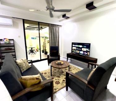Kampung Tok Bidan House | Oma Residence Alor Setar l Free Netflix l Near City Centre