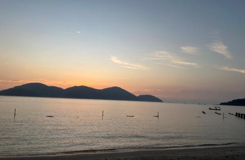 Lumut Villa | Omari - Tiara Bay Marina Island Lumut Homestay