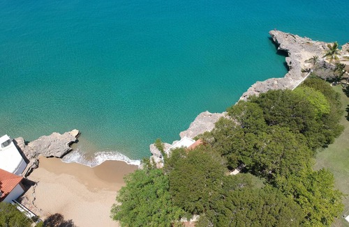 Playa Chiquita Hotel | One Bedroom Suite & Breakfast at Coral Blanco Sosua