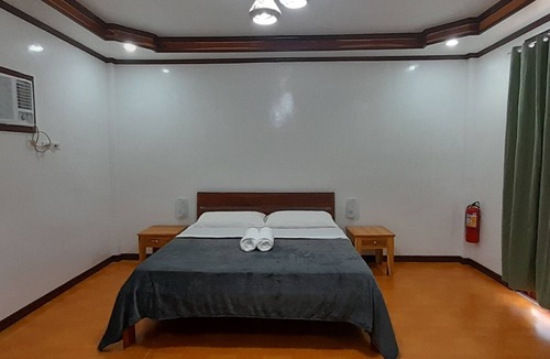 Catangnan Resort | One King Size Bed + Amenities
