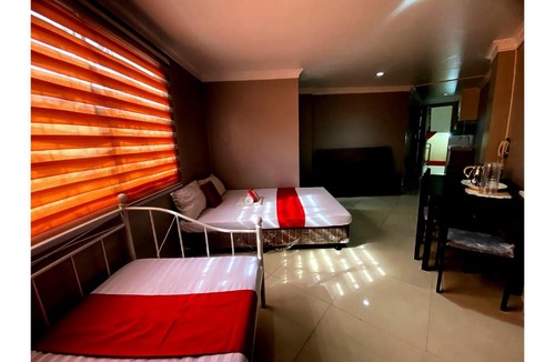 Santa Cruz Hotel | OYO 104 Manila Venetian Hotel