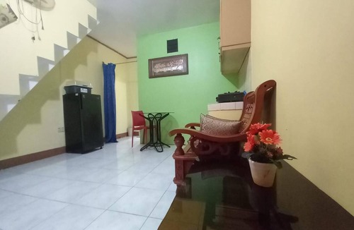 Naga Hotel | OYO 1048 Jomckayl Apartelle