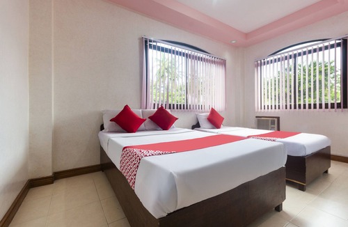 Dauis Hotel | OYO 426 Coco Grove Tourist Inn