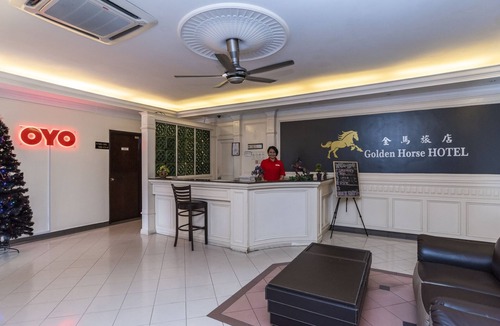 Taman Johor Jaya Hotel | OYO 44027 Golden Horse Hotel