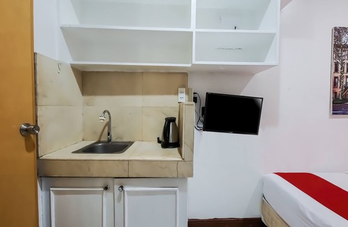 Downtown Hotel | OYO 857 City Stay Inns Makati Avenue