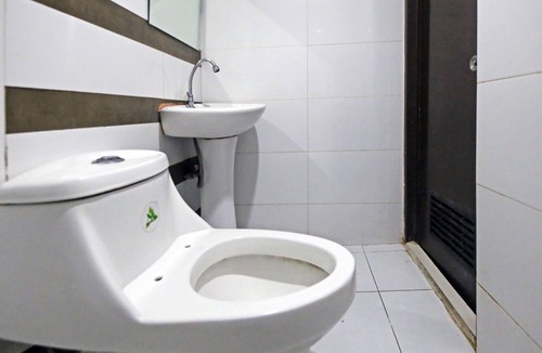 Sampaloc Hotel | OYO 894 Cosmo Hotel P Campa Manila