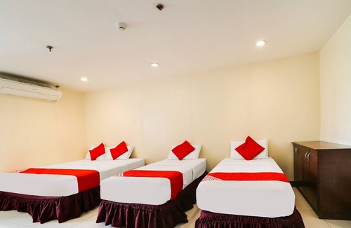 Bakilid Hotel | OYO 898 Berts Condotel